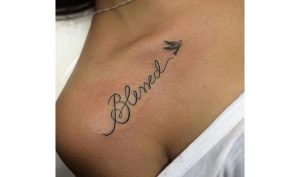 Tatuagem Palavra no Ombro