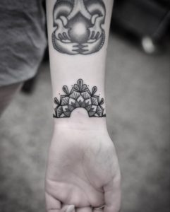 Tatuagem no Pulso pontilhismo