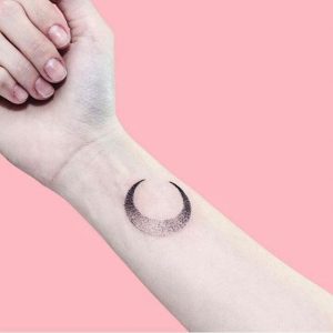 Tatuagem no Pulso pontilhismo