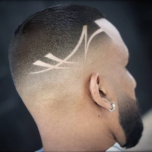 listras em corte de cabelo curto masculino