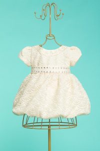 vestido bege de batizado