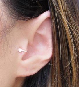 piercing na orelha tragus