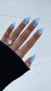 Unhas Simples e Bonitas de cor azul