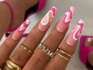 Unhas Decoradas em Rosa e Branco