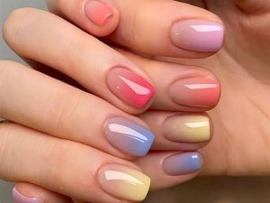 Unhas de Festa Junina degradê colorido