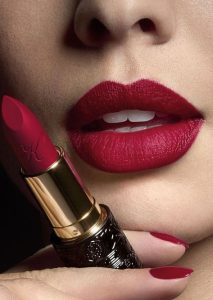 Lábios vermelho cereja matte