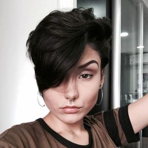pixie com franja longa