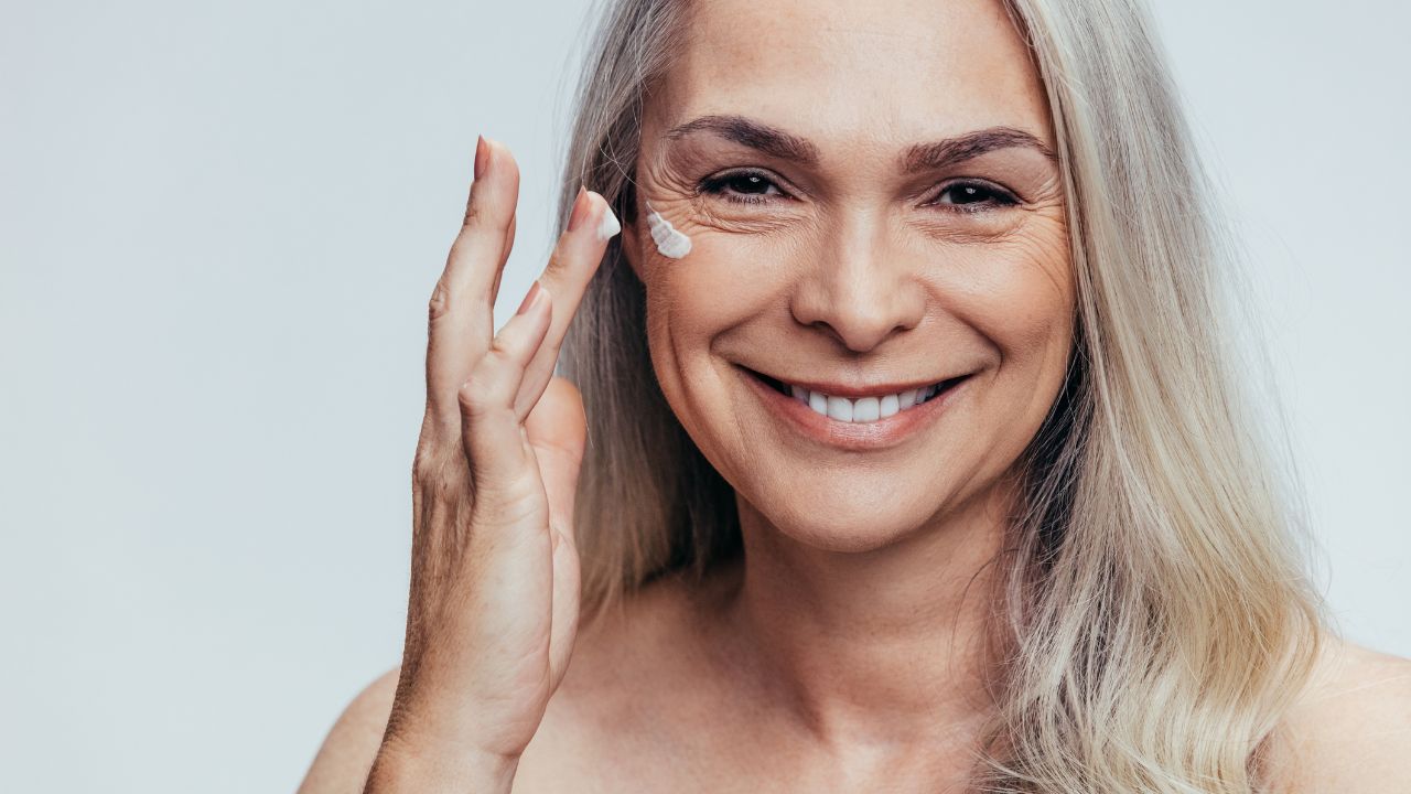 Descubra como os cremes clareadores de manchas estão mudando a vida de mulheres com 50+