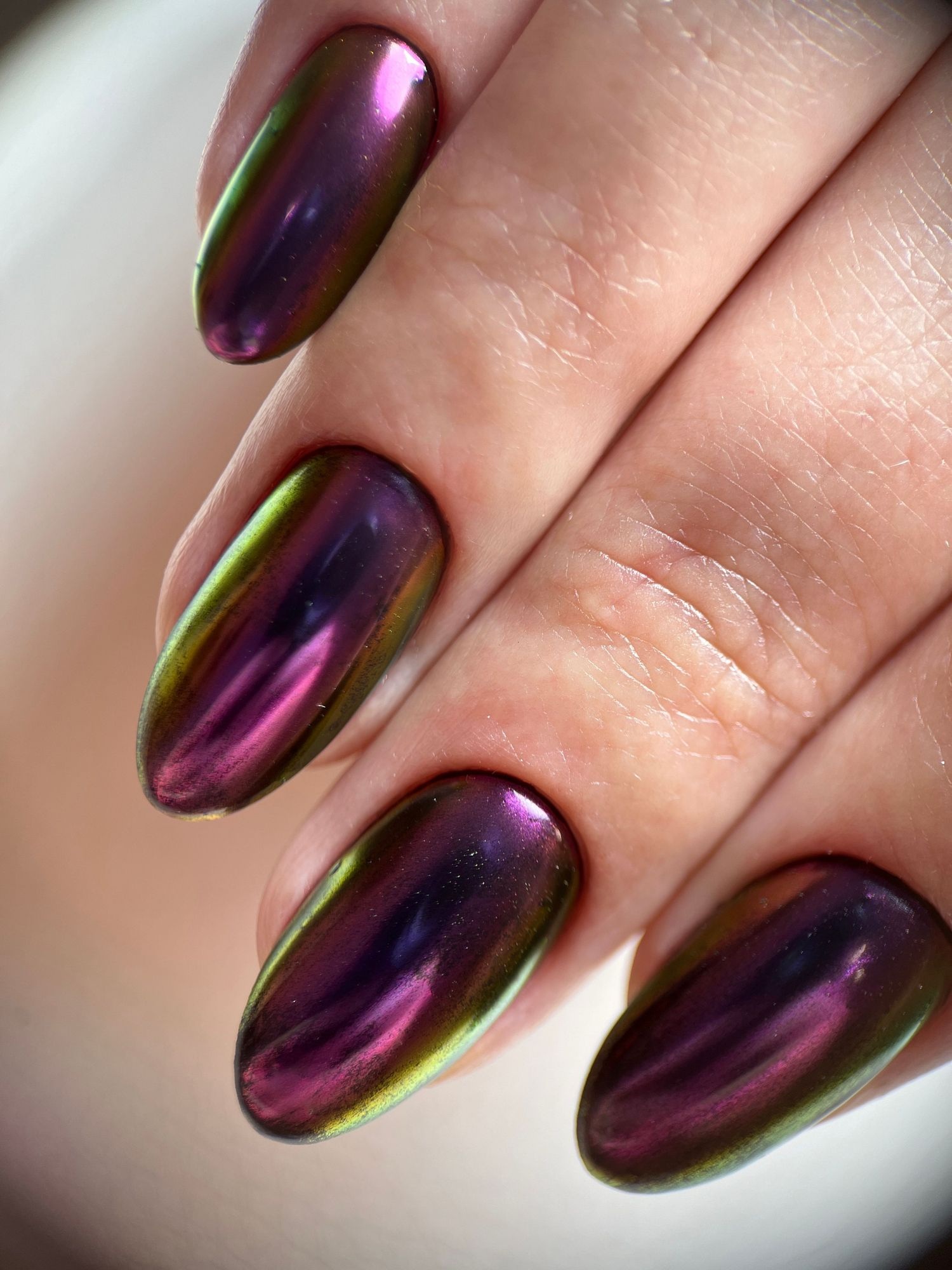 unhas em tom de ameixa