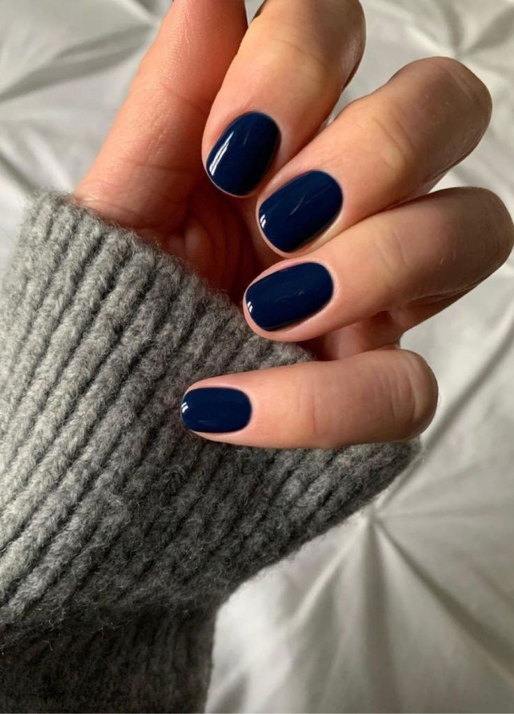 Azul marinho - cores elegantes para unha curta