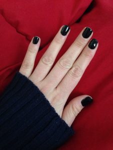 Preto - cores elegantes para unha curta