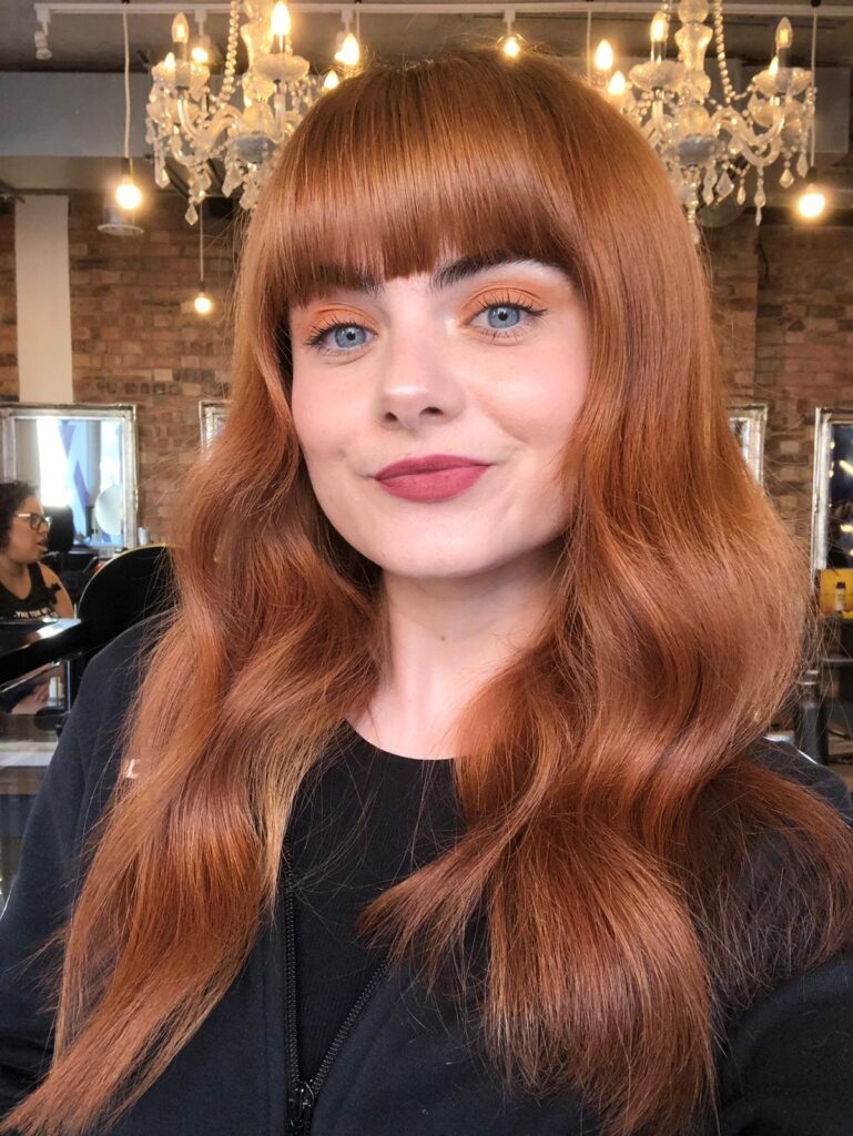 cabelo em cobre profundo para pele clara