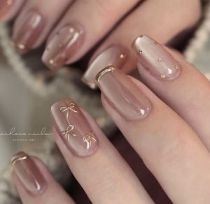 Unhas bege efeito glass