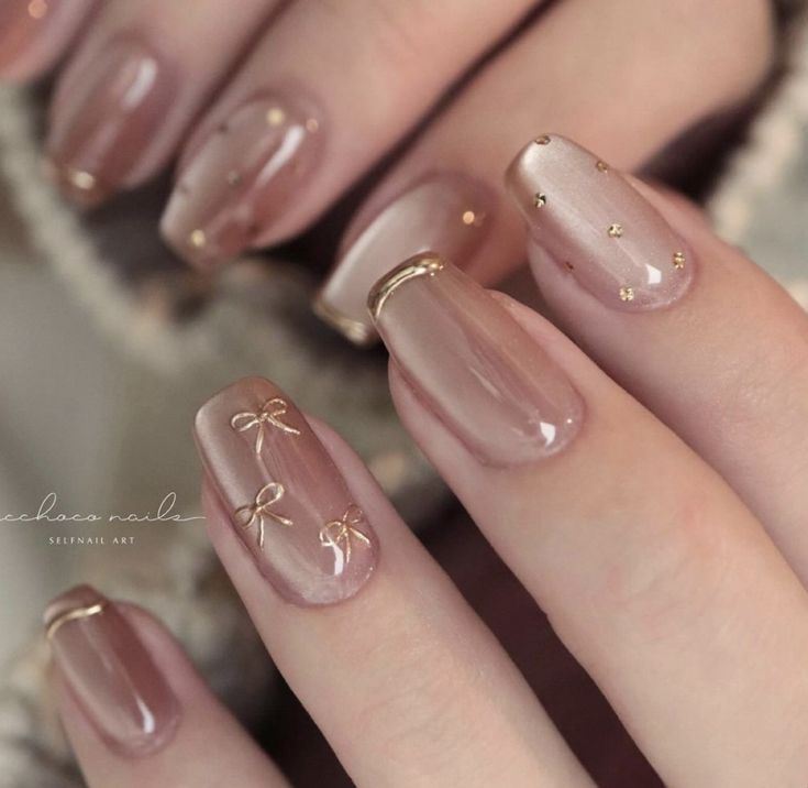Unhas bege efeito glass