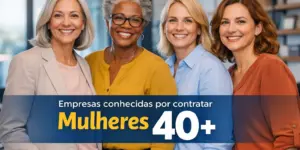 Quatro mulheres juntas em ambiente moderno destacando empresas que contratam mulheres 40+