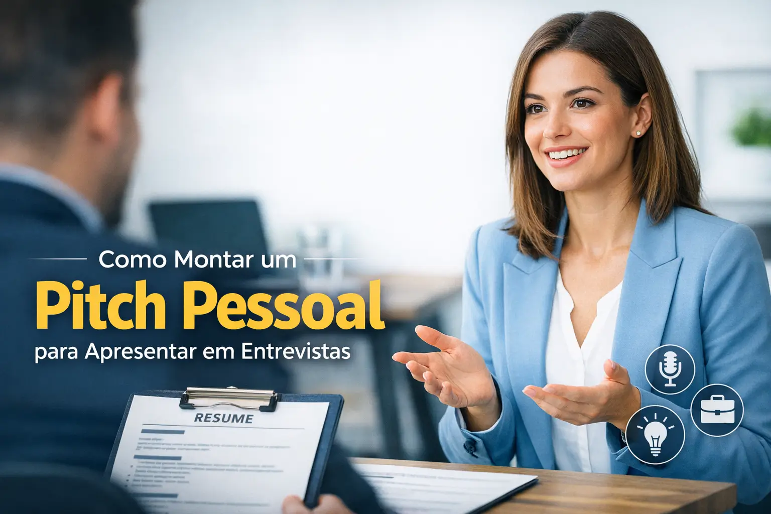 Mulher em entrevista de emprego discutindo como montar um pitch pessoal, ao lado de um currículo