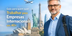 Homem sorridente com terno azul contra fundo com marcos globais e avião no céu
