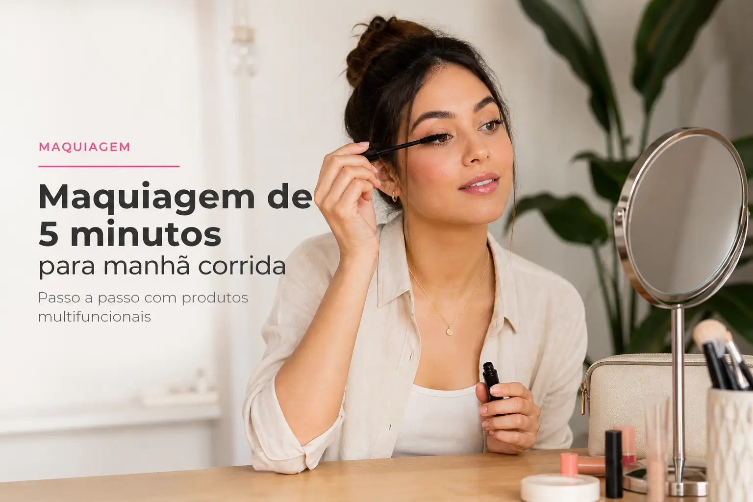 Mulher se maquiando com espelho, maquiagem rápida